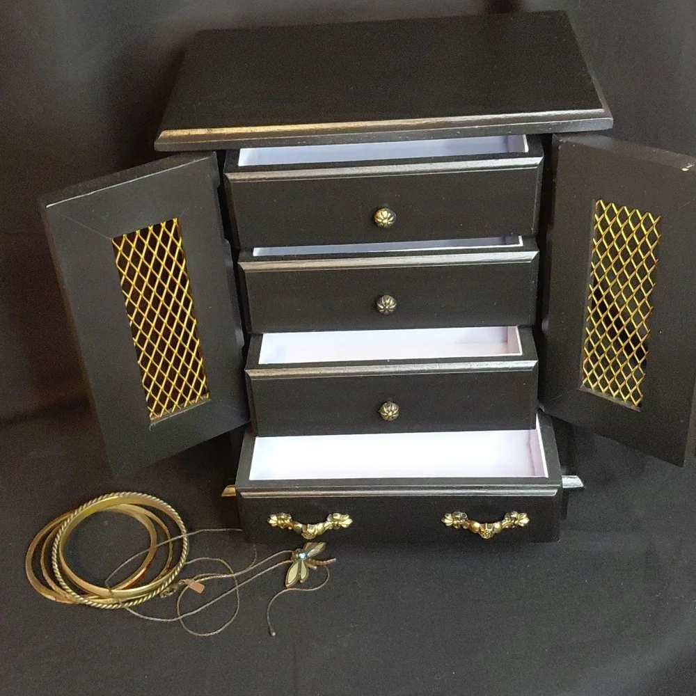 🎁 Elegant Jewelry Box Musical Refurbished Black and Gold